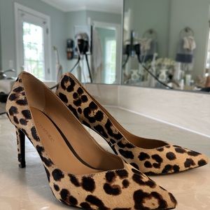 BANANA REPUBLIC HEELS NEVER WORN SIZE 8